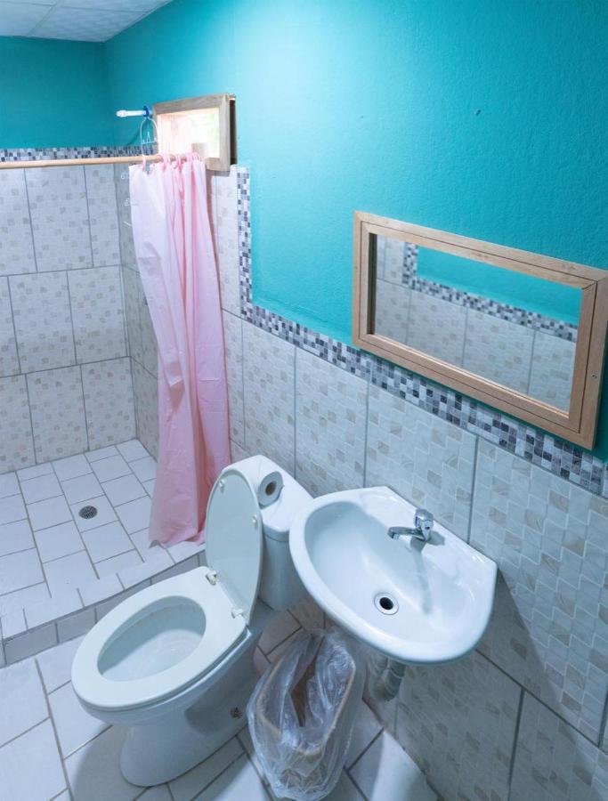 Valerie Emanuel Apartments Bocas Town Exterior foto